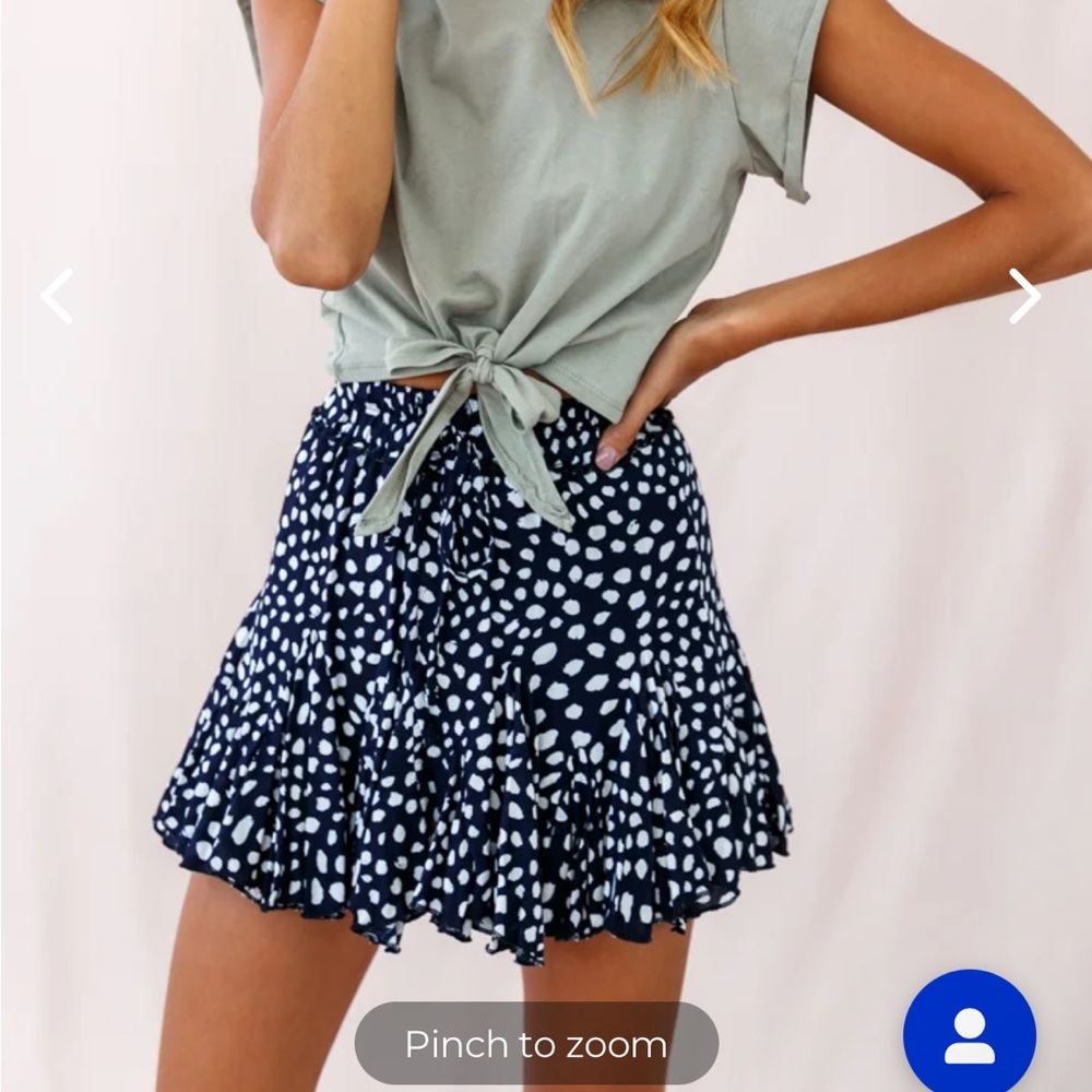 Super cute blue polka dot mini skirt XS. Sold out 💙💙
